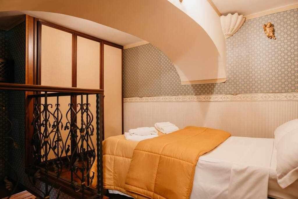 Royal Home Duomo Centro Storico 80 Mt Dal Duomo 나폴리 외부 사진