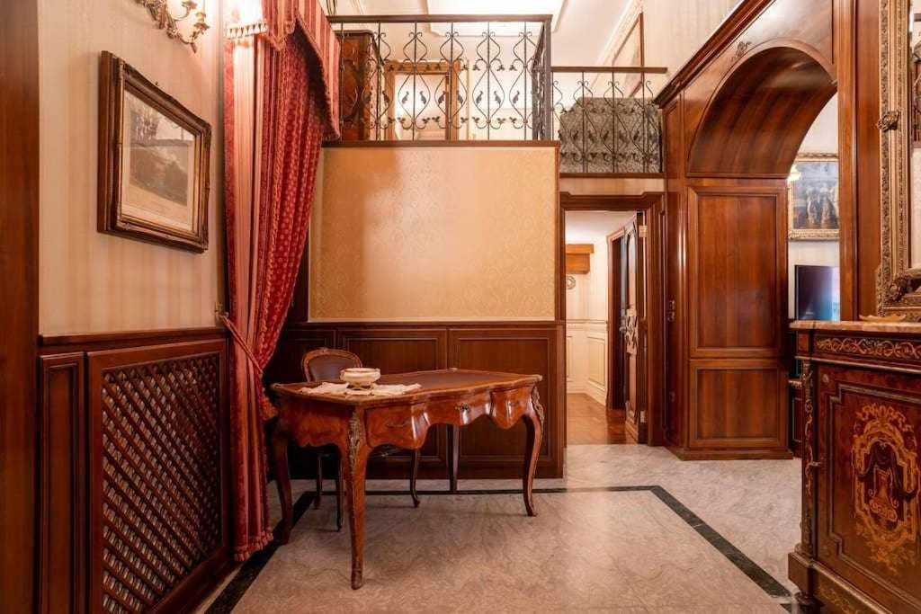 Royal Home Duomo Centro Storico 80 Mt Dal Duomo 나폴리 외부 사진